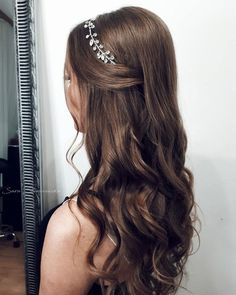 Hairstyle Beautiful Side Part Sleek Hair, Edgy Wedding Hairstyles, Wavy Hair With Headband, Bridesmaid Hairstyles Dark Hair, Bridesmaid Hairstyle, Trendy We Fryzurach, Engagement Hairstyles