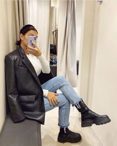 Casual Street Fashion, Look Legging, Leather Coat Womens, Formal Coat, Christmas Outfit Ideas, Black Leather Coat, Stylish Work Attire, Leather Jacket Outfits, Office Outfit