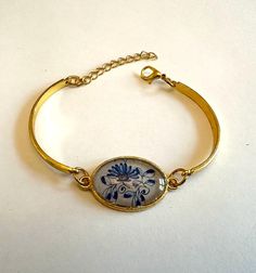 Easy and lightweight Blue & White Floral Bracelet for Fall/Winter. Gold colored. Fall Blue, Winter Gold, Floral Bracelet, Bracelet Gold, Charleston Sc, Chain Link Bracelet, Link Bracelets, Gold Finish, Charleston