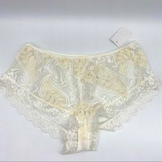 Linea Donatella White And Ivory Panty Size S Materials: 77% Cotton And 23% Nylon Lining Machine Wash Please Refer To Pictures For Details. Offers Welcome :) M 1200 Cream Stretch Lace Bottoms, Cream Lace Stretch Bottoms, Beige Lace Bottoms For Daywear, Feminine White Lace Bottoms, Elegant White Bottoms With Lace Trim, Feminine Beige Bottoms With Delicate Lace, Elegant Cream Bottoms With Delicate Lace, Cream Lace Brief Bottoms, Cream Lace Trim Briefs