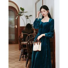 A velvet dress that unleashes a lustrous luster. You will be fascinated by the deep azure color. A square neckline that shows off your neck. The high-waisted design allows you to wear it with a beautiful silhouette. 
 
 Size 
 
 S size 
 
 Length: 120cm 
 Shoulder width: 35cm 
 Bust: 84cm 
 Waist: 68cm 
 Sleeve length: 60cm 
 
 M size 
 
 Length: 121.5cm 
 Shoulder width: 36cm 
 Bust: 88cm 
 Waist: 72cm 
 Sleeve length: 61cm 
 
 L size 
 
 Length: 123cm 
 Shoulder width: 37cm 
 Bust: 92cm 
 Wais Elegant Velvet Dress With Square Neck, Fitted Velvet Dress With Square Neck, Velvet Square Neck Party Dress, Velvet Square Neck Dress For Party, Square Neck Velvet Dress For Party, Azure Color, Belle Silhouette, Corset Bustier, Bustiers