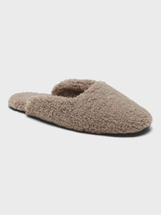 Sherpa Indoor Slipper | Banana Republic Diy Corner Bench, Outside Corner Moulding, Diy Window Shades, Door Shades, Lobby Ideas, Baddie Vibes, Linen Slippers, Sherpa Fabric, Cushions To Make