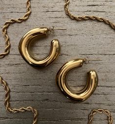 Our Chunky Gold Hoops feature a midi bold irregular style that makes a statement without overwhelming your look. Hypoallergenic and tarnish-free, these earrings are as comfortable as they are glamorous. Crafted from high-quality 18k gold plated and stainless steel, they not only make a strong statement but also ensure long-lasting wear. Maintaining a perfect balance of chic and daring, they are designed for a casual day out or a special evening event. Specifications: Materials: 18k Gold Plated, 18k Gold Earrings, Bold Earrings, Timeless Accessories, Gold Hoops, Steel Jewelry, Stainless Steel Jewelry, Gold Plated Jewelry, Jewelry Plate, Free Jewelry