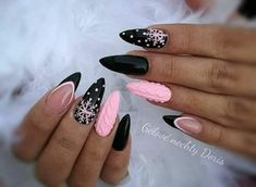 Pink And Black Nails, Winter Nail Art Designs, Christmas Nail Art Ideas, Christmas Manicure, Festive Nail Art, Holiday Nail Designs, Amazing Nails, Christmas Pink, Christmas Nail Art Designs