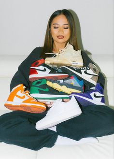 Photoshoot With Sneakers, Sneakers Pictures, Sneaker Head Senior Pictures, Jordan 1 Photography, Female Sneakerhead, Sneaker Culture