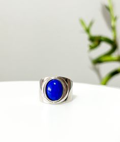 "SILVER BIG RING LAPIS LAZULI 🔵 -Unique Ring -Handmade -Silver 925 -Platinum Fill -Lapis Lazuli > MATERIALS Gold 18K,14K,12K Sterling Silver 925 > RING SIZE All my rings are US standard size,in case you do now know whats your ring size you could also go to your local jewelry store to measure  your finger size to get your correct ring size. Please contact me for the ring size details before placing the order. > PACKAGING All of our products are beautifully packaged for gifts in a jewelry box. All of our engagement rings are packaged in PREMIUM jewelry boxes for free. > ADDITIONAL SERVICE Engraving Service All sizes Costum order > Custom Order We make custom rings in any style and shape. If you want a specific model, send us a picture and we will manage to create it for you. > RETURNS AND R Modern Blue Ring As Gift, Modern Blue Turquoise Gemstone Ring, Modern Blue Open Ring, Blue Cabochon Sapphire Ring Gift, Handmade Blue Sapphire Open Ring, Unique Blue Open Ring, Modern Blue Cabochon Ring, Handmade Adjustable Blue Sapphire Ring, Adjustable Blue Sapphire Open Ring