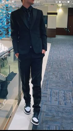 All Black Suits For Men Prom, Homecoming Man Outfit, Quince Outfits Guest Men, Men’s Homecoming Outfit Black, Graduation Boys Outfit, Homecoming Clothes For Guys, Men's Prom Outfit, Black On Black Suit Prom, Teen Boys Suit Outfit Ideas