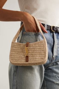 Luxurious raffia shoulder bag with leather trim. Perfect for everyday wear. #Le5À7 #RaffiaBag Holiday Bag, Raffia Bag, Pretty Bags, Crochet Bag Pattern, Crochet Bags, Saint Laurent Bag, Cute Bags, Womens Purses, Leather Clutch