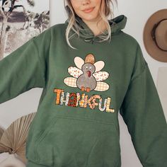 Thankful Turkey Hoodie, Cute Turkey Hoodie, Autumn Season, Cozy Vibes, Fall Lover Gift, Thanksgiving Hoodie, Thanksgiving Family Hoodie Welcome to NoordesignBySelin!🌟 Thank you for visiting our shop! We hope you find something that adds a little extra warmth and beauty to your day. 😊 Happy Shopping! 🛒 📢 Important Details: Check All Photos: Review all images for product details. 📸 Choose Size & Color: Select your T-shirt size from the drop-down list next to the item picture. For color option Fall Applique Designs, Fall Applique, Thankful Turkey, Family Hoodie, Cute Turkey, Hoodie Cute, Thanksgiving Family, Cozy Vibes, Autumn Season