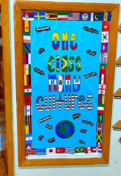 a bulletin board with the words one class, two and three queens on it