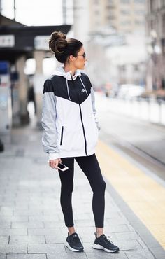 Workout Outfits Winter, Comfy Clothing, Winter Workout, Fitness Outfits, Athleisure Trend, Hello Fashion, Striped Long Sleeve Tee, Sport Chic, Fashion 101