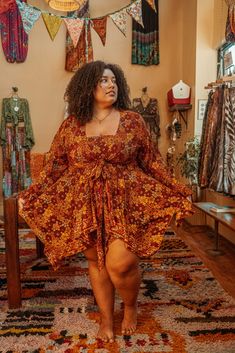 B Belly Outfits, Sagittarius Venus Style, Boho Professional Style, Gardenbelle Shop, Plus Size Boho Fashion, Plus Size 70s Fashion, Plus Size Indie Outfits, 70s Hippie Fashion, 70s Inspired Dress