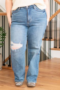 Plus Size Oakley Tummy Control 90's Straight The Boyfriends, Inclusive Fashion, Jeans Plus Size, Walk This Way, Judy Blue Jeans, Medium Wash Jeans, Washed Jeans, Wash Jeans, Trend Setter