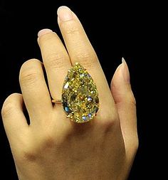 The 110 carat Sun-Drop Diamond, the largest known yellow diamond!!! Duchess Of Windsor, Yellow Canary, Wallis Simpson, Pear Shaped Diamond Ring, Rare Gems