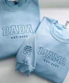 Custom Couple Mum and Dad Sweatshirt Dad Sweater, Sweater Ideas, Dads Clothes, Couples Sweatshirts, Matching Sweatshirts, Mama Sweatshirt, Personalized Couple, Branded Shirts, Gift Sets