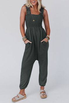 Material: 65%Polyester+30%Cotton+5%Elastane Make a lasting impression in this Smocked Ruffled Straps High Waist Sleeveless Jumpsuit. It features a sultry silhouette that blends style and comfort to create a stunning look. Dare to stand out and feel great about yourself! Smocked Jumpsuit, Cheap Jumpsuits, Harem Jumpsuits, Casual Rompers, Fashion Joggers, Boho Look, Sleeveless Jumpsuits, Hip Length, Jeans Dress