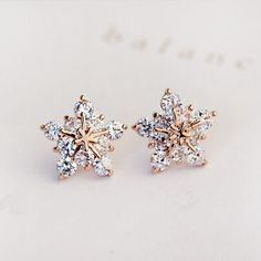 Welcome to my shop  oopZdaiZ  for your fave lil thingz~ Our winter limited edition ear stud sets are handcrafted locally in Washington and feature an exquisite and elegant snowflake design in gold, silver and rose gold. They make the perfect little gift for yourself or a girl who likes delicate accessories. Thank you for supporting my shop. Wishing you a wonderful winter season! o.˛*.˛o˛.o.˛*.˛o˛. 。*˛. ˛o.。*./ \ .˛* .˛。.˛.*.★* *★ 。* ˛. ('* ̮.。..* ˛_Π.e ˛* ˛* .o( . * . ) ˛o./* '♫ ' *\.˛*.＼*. ˛*.。 Small Diamond Stud Earrings, Sapphire And Diamond Earrings, Rose Gold Earrings Studs, Fashion Star, Rose Gold Studs, Star Earrings Stud, Gold Earrings Designs, Earrings Studs, Diamond Stud Earrings