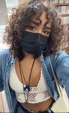 Curly Girl Aesthetic, Haircuts For Curly Hair Natural Curls, Hype House