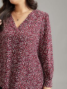 Shop Allover Print V Neck Pleated Blouse now and redefine your style with confidence at BloomChic. Tailored for mid and plus-size women. This trendy Tops Women, sizes 10-30. Season:Winter;Color:Burgundy;Style:Office;Pattern Type:Leopard;Neckline:V-neck;Sleeve Type:Regular Sleeve;Details:Pleated;Pocket:No-pocket Chic Burgundy V-neck Blouse, Witchy Business, Burgundy Style, Womens Trendy Tops, Pleated Blouse, Clothing Plus Size, Modern Women, Style Office, Burgundy Color