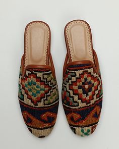 Welcome to AliDesignStore This Kilim Mules one -of-A-kind! Upper Made of a Hand-Selected Sumak Kilim Rug . Sumak Kilims Are Hand Crafted From a Mixture of Silk and Wool.and Have Stronger weave. - Handcrafted - Materials : Handwoven Sumak Kilim                        Leather Sole                        Leather Trimmed                       Leather Lining                       Stacked Leather Sole                       Rubber Under The Stacked Heel  Care:   Soft Clothing Brush İs Recommended To Cl Bohemian Handmade Slip-on Mules, Handmade Bohemian Closed Toe Mules, Handmade Bohemian Slip-on Mules, Bohemian Leather Closed Toe Mules, Bohemian Closed Toe Leather Mules, Traditional Handmade Mules, Traditional Pointed Toe Mules, Traditional Closed Toe Mules With Woven Sole, Traditional Handmade Flat Mules