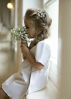 Childrens Fashion, Amelie, The Window, Future Wedding, Strapless Wedding Dress, Girl Hairstyles, Wedding Hairstyles, Dream Wedding