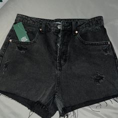 Black Denim Shorts Button Fly New With Tags! Size 6, 2.5” Inseam Stretchy Jean Shorts, Levi 501 Shorts, College Wear, Ripped Denim Shorts, Banana Republic Jeans, American Eagle Shorts, Distressed Jean Shorts, Jeans For Short Women, Blue Denim Shorts