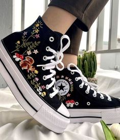 Converse Shoes Custom, Boty Converse, Converse Design, Embroidered Sneakers, Embroidered Converse, Converse Custom, Converse Platform