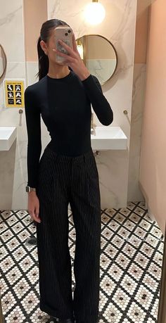 Shadowing Outfit Doctor, Doctors Outfit Women, Trendy Corporate Outfits, Realtor Fits, Salon Outfit Ideas, European Wardrobe, Corporate Fits, Black Work Outfit, Business Fits