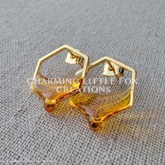 I make these earrings with resin and materials from Japan, resulting in a totally unique and exciting way to to share my love for the bees! I seriously considered becoming a beekeeper at one point... ha! Please keep in mind that each piece is handmade and may differ slightly. Though my jewelry is tough and reinforced, I do not recommend wearing in the shower or swimming. ♥ Please note that monitor settings can differ, and colors may vary slightly! ♥ Dripping Honeycomb, Honey Jewelry, Asymmetrical Necklace, Bee Jewelry, Hypoallergenic Earrings, Single Earring, Pretty Jewellery, Cute Jewelry, Honeycomb