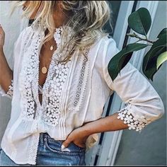 Super Pretty Floral Top Lace Design Cool Lightweight Fabric Blouse Necklines, Holiday Blouses, Boho Styl, Boho Mode, Mode Hippie, Patch Work Blouse, Stil Boho, Bodysuit Blouse, Half Sleeve Shirts