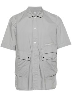 battleship grey cotton poplin texture embroidered logo to the front multiple patch pockets spread collar front button fastening logo-debossed buttons short sleeves straight hem Cotton Shirt With Multiple Pockets And Relaxed Fit, Collared Cotton Tops With Multiple Pockets, Utility Cotton Shirt With Multiple Pockets, Cotton Utility Shirt With Multiple Pockets, Cotton Button-up Tops With Multiple Pockets, Short Sleeve Utility Shirt With Flap Pockets, Utility Cotton Shirt With Cargo Pockets, Utility Shirt With Flap Pockets And Short Sleeves, Cotton Utility Shirt With Cargo Pockets