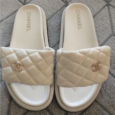 Almost Like New Sandals Chanel, Vivienne Westwood Shoes, Chanel Slides, Shoes Chanel, Chanel White, Chanel Sandals, Slides Women, White Quilt, Vivienne Westwood