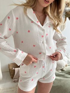 Cute Long Sleeve Summer Sleepwear, Cute Long Sleeve Sleepwear For Summer, Casual Cotton Sleepwear For Sleepovers, Cute Cotton Lounging Sets, Comfortable Long Sleeve Sleepover Sets, Cute Cotton Sleepwear With Relaxed Fit, Comfortable Cotton Sleepwear For Bedtime, Cute Relaxed Fit Sleep Sets, Cute Relaxed Fit Sleepwear Sets