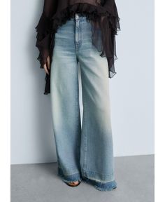 in stock Moda Denim, Denim Outfits, Estilo Denim, Frayed Hem Jeans, Mango Jeans, Mode Jeans, Frayed Jeans, Jean Flare, Hem Jeans