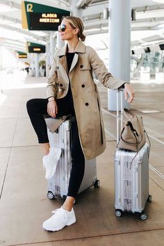 Comfortable Airport Outfit, Comfy Airport Outfit, Airport Travel Outfits, Fashion Travel Outfit, Airport Outfits, Amy Jackson, Casual Chique, Coat Outfit, Fashion Jackson