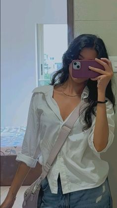 Mirror Click Poses, How To Click Mirror Selfie, Girly Photography Poses Simple, Mirror Outfit Pics, Ootd Instagram Story, Outfit Mirror Picture, Ootd Mirror Selfie, Casual College Outfits, 사진 촬영 포즈