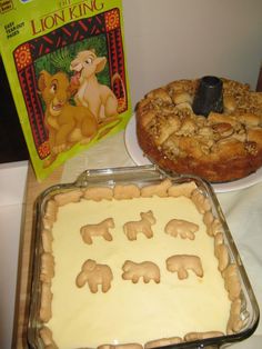 the lion king cake is ready to be cut into pieces and put in the pan