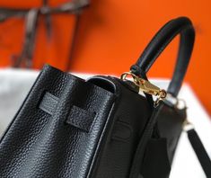 Description HRMS Kelly 28 Retourne Togo Black Bag For Women, Handbags, Shoulder Bags 11in/28cm Rep 1:1 Size: 28 x 22 x 10 cm / 11 x 8.5 x 4.5 inches (Length x Height x Width) Hermès bags are considered the ultimate luxury item worldwide. Each piece is handcrafted with waitlists that can exceed a year or more. The streamlined and demure Kelly style is always in high demand, it is particularly lovely in this vibrant version with gold hardware. Epsom is textured with a wonderful grainy appearance. Hermes Kelly Bag, Hermes Kelly 28, Kelly Bag, Luxury Purses, Hermes Bags, Evening Clutch Bag, Black Bag, Bag For Women, Tote Backpack