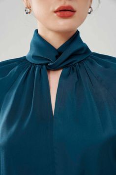 Detail Couture, Women Blouses Fashion, Blouse Drafting Patterns, Bag Designs, Patterns Fashion, Fashion Tops Blouse, Pattern Sewing, Elegant Blouses, Drafting Patterns