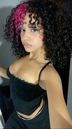 Black Red Curly Hair, Pink And Black Curly Hair, Black And Red Curly Hair, Curly Colored Hair, Curly Hair Dye, Curly Afro Hair, Dyed Curly Hair, Red Curly Hair, Curly Hair Photos