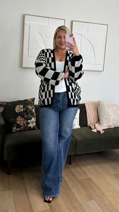 wide leg medium wash high waisted jeans, white tank top, funky checkerboard patterned cardigan with strappy heels. Love this outfit for a casual date night! Cardigan is linked, follow for more curvy and plus size ootds! Relaxed Fit Jeans With Buttons For Fall, Plus Size Looks, Work Fits, Modest Outfit, Plus Size Summer Outfit, Casual Date Night, Jean Pants, Teacher Outfit, Casual Work Outfit