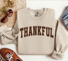 Premium Quality Thankful Grateful Fall Family Thanksgiving Sweater Pullover Holiday Sweatshirt, Top Womens Sweaters Fall College Sweater, Cozy Fall Tops For College, Fall Sweatshirt Vinyl, Thanksgiving Clothes, Thanksgiving Sweater, Quilted Sweatshirt, Diy Sweatshirt, Women Sweatshirts, Family Thanksgiving