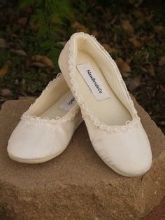 Ivory Vegan Bridal Flats Comfortable SHOES w Pearls Flower appliqué,Wedding flats ivory rose,Ballet Fairy Wedding Shoes Flats, Pearl Ballet Flats, Bride Shoes Flat, Ballet Flat Wedding Shoes, Ballet Slipper Shoes, White Round Toe Flats For Wedding, White Slip-on Wedding Flats, White Slip-on Flats For Wedding, Ballet Flats Wedding Shoes