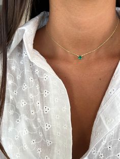 This stunning choker necklace sits elegantly close to the neck, featuring a captivating green solitaire pendant that adds a unique touch of sophistication. Crafted from 925 sterling silver, the necklace is available in both 14K yellow gold and rose gold plating, adorned with a sparkling green zircon stone for a pop of color and brilliance. Perfect for evening events, weddings, or adding a refined detail to everyday outfits, this choker makes a thoughtful gift for a wife, girlfriend, or any speci Emerald Choker, Emerald Green Necklace, Diamond Solitaire Pendant, Choker Designs, Choker Chain, Solitaire Necklace, Solitaire Pendant Necklace, Solitaire Necklaces, Necklace Rose