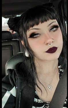 Cute Dark Eyeshadow Looks, Beautiful Goth Makeup, Yallternative Makeup, Punk Hair And Makeup, Goth Style Makeup, Witchy Makeup Ideas, Office Goth Makeup, Punk Makeup Ideas, Goth Makeup For Work