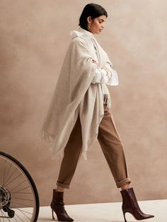 Wool-Blend Poncho with Pockets | Banana Republic Oversized Poncho With Pockets, Poncho Outfits For Women, Poncho Sweater Outfit, Poncho With Belt, Ethereal Style, Poncho Outfit, Alpaca Clothing, Trendy Fall Fashion, Women Dress Online