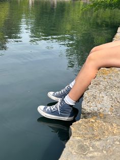 Navy High Top Converse Outfit, Navy Converse Outfit, Navy Blue Converse, Aesthetic Converse, Navy Converse, Foto Ideas Instagram, Summer Bucket Lists