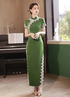 Long green Qipao dress Modest Chinese Fashion, Chinese Formal Dress, Qipao Outfit, Green Qipao, Chinese Traditional Dress Qipao, Qipao Gown, Green Silhouette, Chinese Traditional Dress, Chinese Style Dress