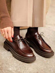 Noreen Irish Coffee -  Derbies with chunky notched soles in brown leather Derby Shoes Women Outfit, Womens Oxford Shoes, Fall Sneakers, Oxford Platform, Work Accessories, Wedge Loafers, Cold Weather Boots, Platform Clogs, Irish Coffee