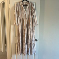 Long Lightweight Summer Dress W Pockets. For Post Beach/Pool Or A Summer Barbecue. Stitching Is Bronze/Copper In Color. White Bohemian Tiered Midi Dress, White Tiered Maxi Dress For Daywear, White Tiered Midi Dress For Daywear, Purple Blue Ombre, Gauze Maxi Dress, Formal Bridesmaids Dresses, Long Slip Dress, Summer Barbecue, Maxi Jersey Dress